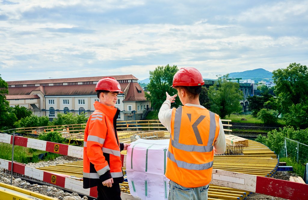 Baustellenbesichtigung mit Schnupperlehrling