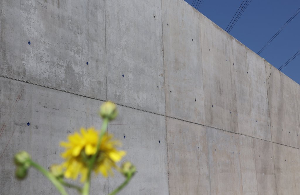 Betonwand mit JURA ECO3 Zement