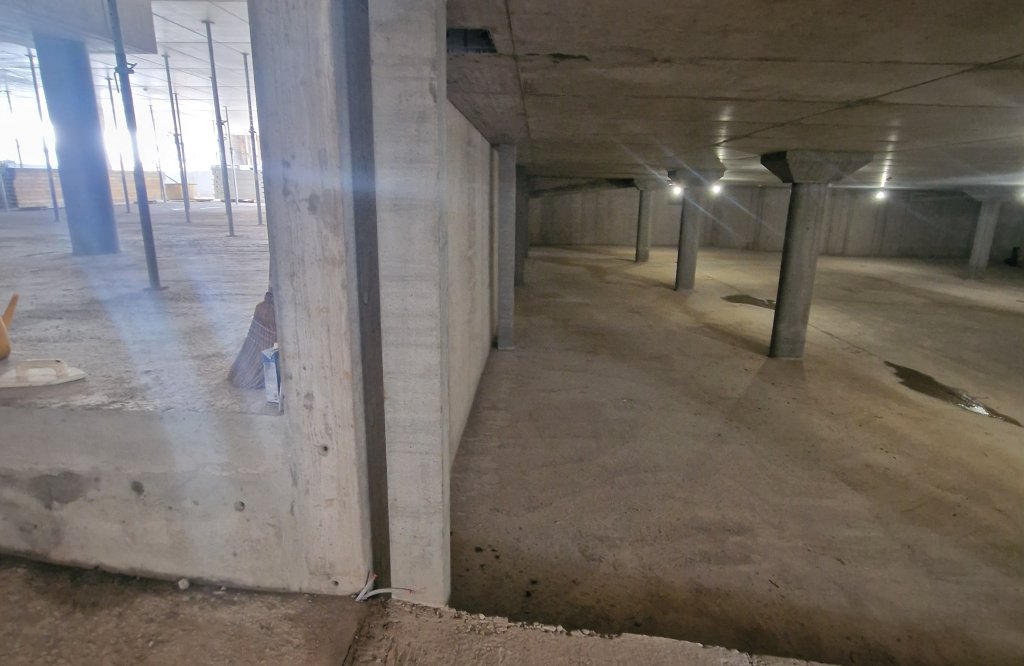 Halbgeschossige Tiefgarage