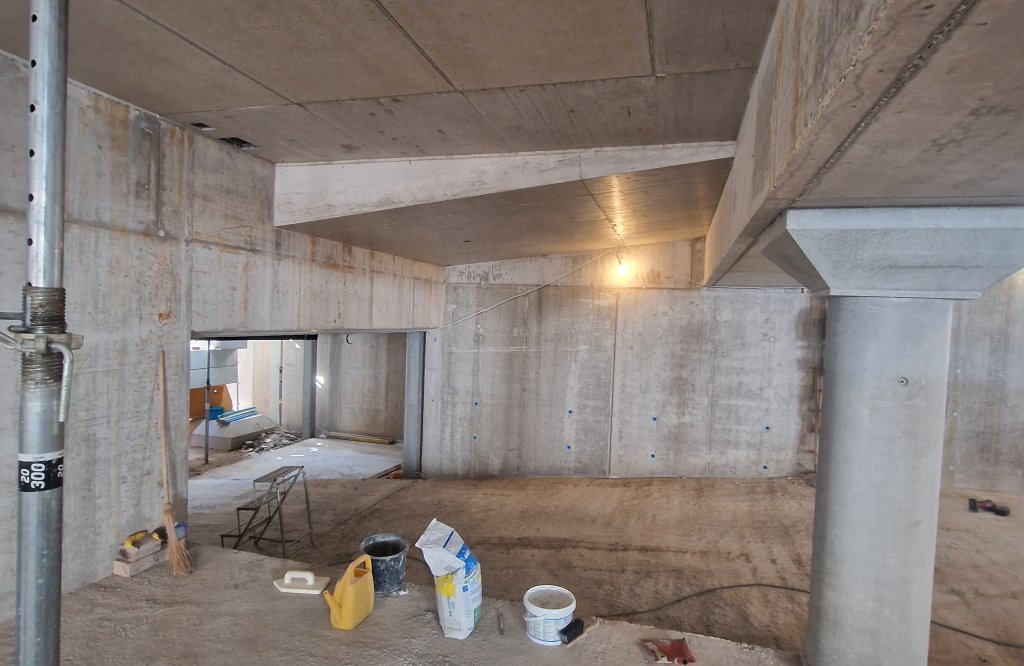 Rampe in Tiefgarage und Betonstütze (Fertigelementweise)