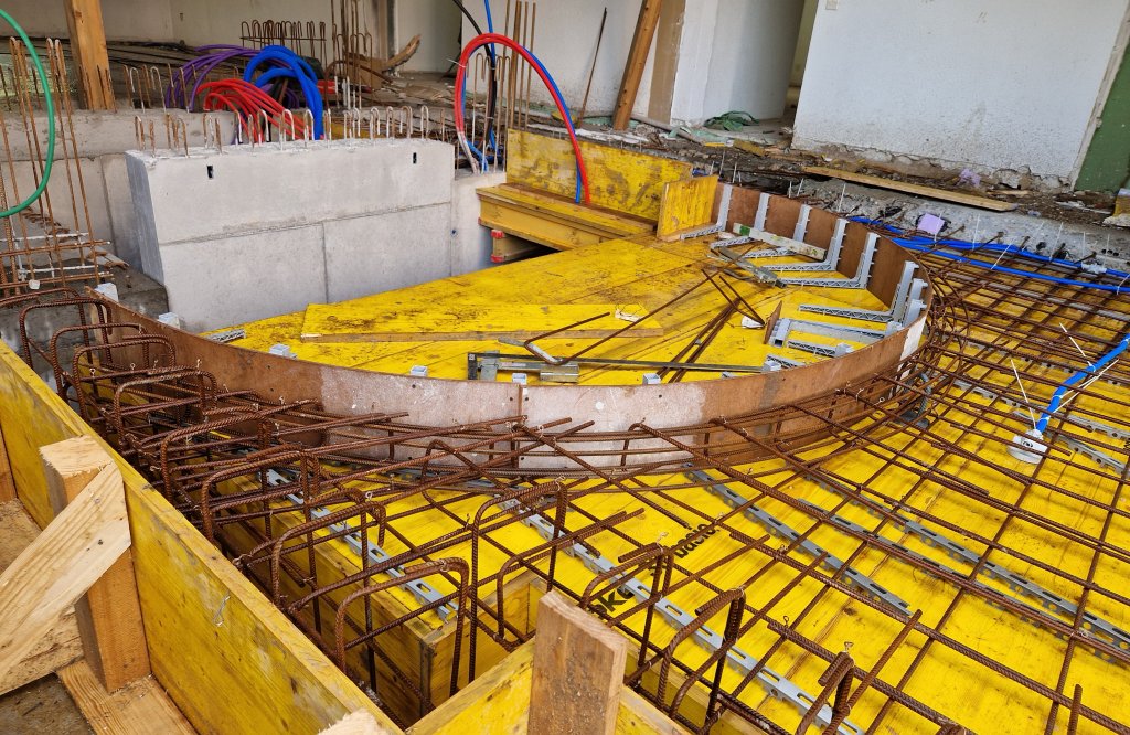 Schalung und Bewehrung mit Aussparung