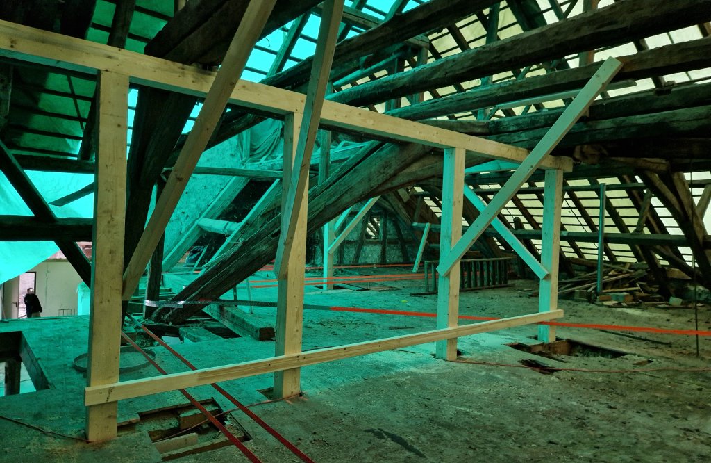 Neue Balkenlage im Dachgeschoss